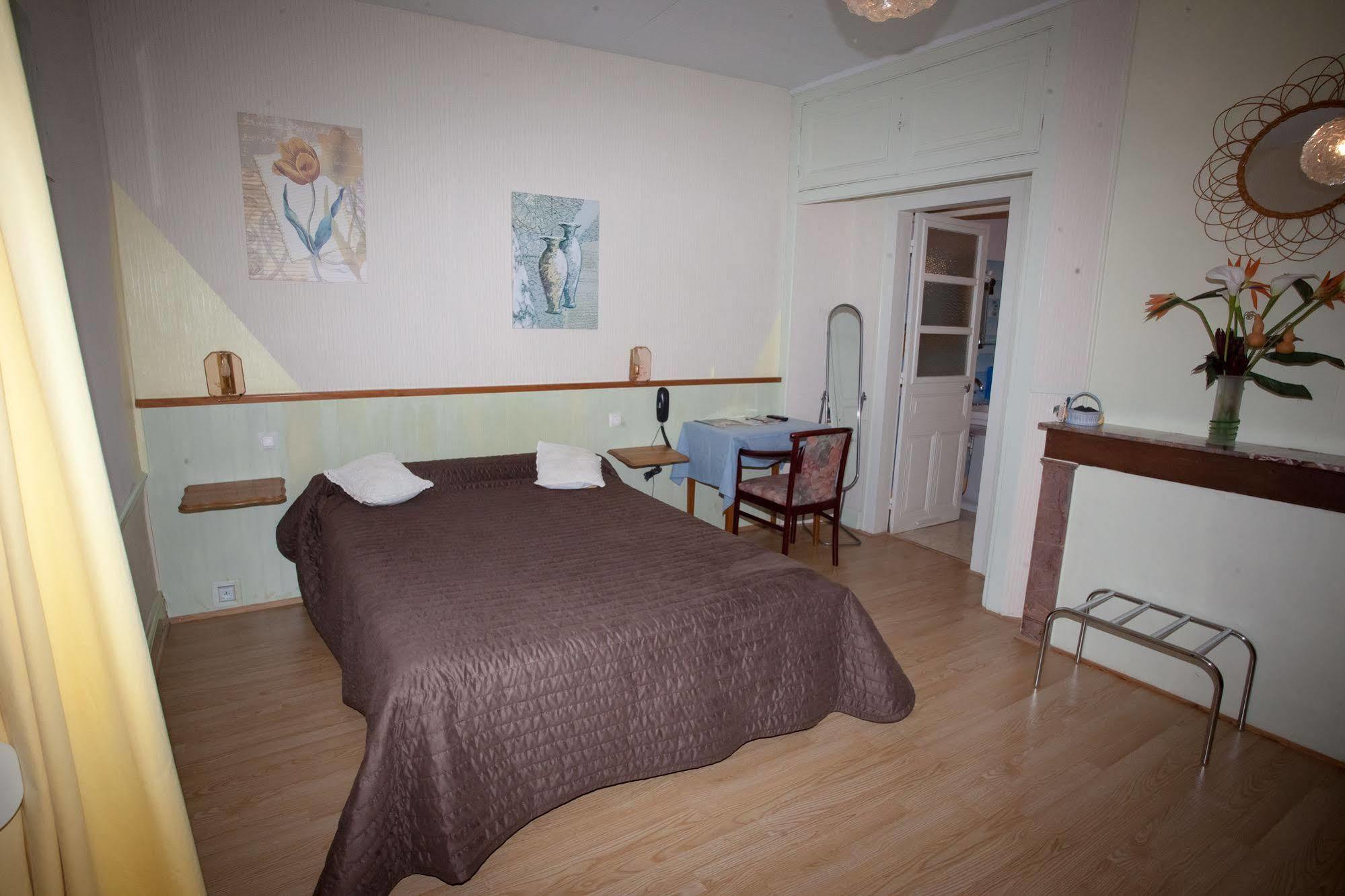 Hotel De La Cité Châlons-en-Champagne Esterno foto